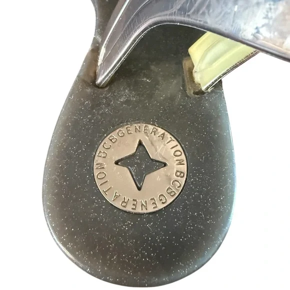 Elegant Silver Bow Sandals BCBG Generations size 8 - Picture 4 of 6